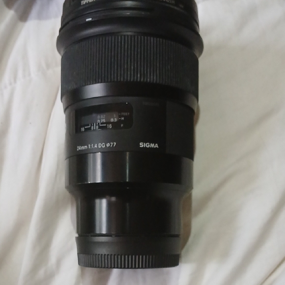 Sigma Beauty Black Telephoto Lens for Professional Photography